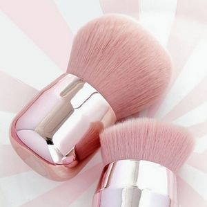 *New* Soft Lux Kabuki Makeup Brush SALE